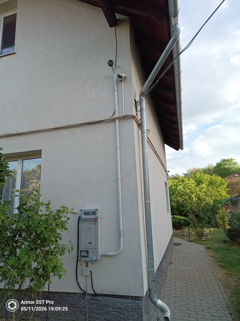 Egy mérőhelyes szekrény falihoroggal
